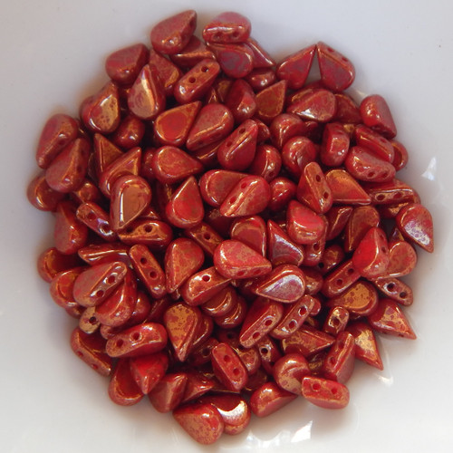 5x8mm Amos® par Puca® Two Hole Drop Shape (30 Beads) Opaque Coral Red Bronze - Czech Glass