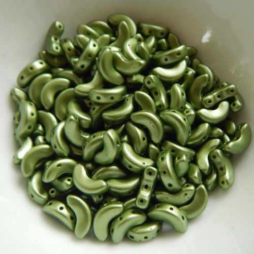25 Beads - Arcos® par Puca® Paris Pastel Olivine - Czech Glass
