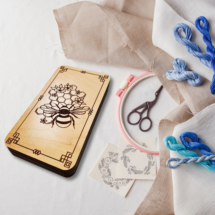 Magnetic Scissor Minder Storage Case - Honeycomb Bee