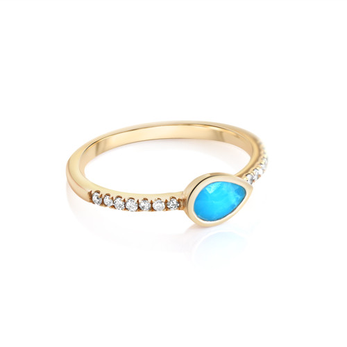 This 14k yellow gold ring featuring stamped diamonds around a centered pear-shaped turquoise stone is from the Fine Jewelry Mewar Collection.