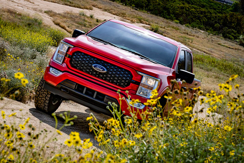ICON 21-23 Ford F150 4WD 3.5-4.5in  Stage 1 Suspension System With Tubular Upper Control Arms - K93141T Photo - lifestyle view