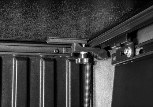 UnderCover 05-21 Nissan Frontier w/Utili-Track Sys 60in. Bed Select Bed Cover - SL54011 Photo - Mounted