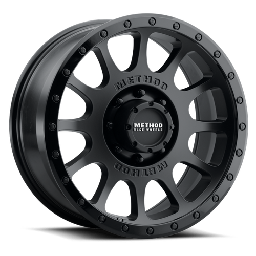 Method Wheels MR305 NV 18x9 +18mm Offset 6x135 94mm CB Matte Black - Gloss Black Lip - MR305890161018 Photo - Close Up