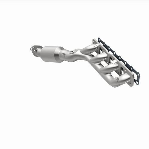 MagnaFlow Direct-Fit SS Catalytic Converter 04-06 Nissan Titan 5.6L V8 (California) - 4451501 360 Degree Image Set