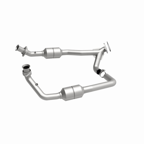 Magnaflow Conv DF 2002 Ford E-Series Vans 5.4L - 447378 360 Degree Image Set