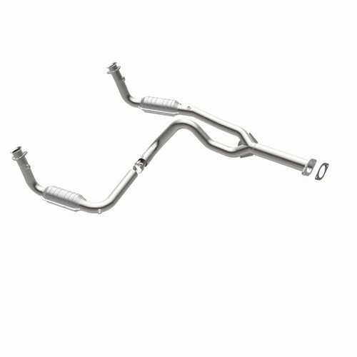 MagnaFlow Direct Fit Catalytic Converter 00 Chevy Express 1500 5.7L - 49063 360 Degree Image Set