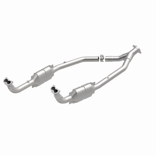 MagnaFlow Direct Fit Catalytic Converter 99-04 LR Discovery V8 OEM - 49720 360 Degree Image Set