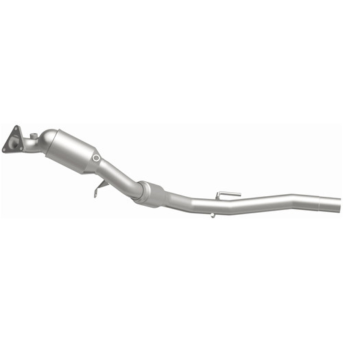 MagnaFlow Direct Fit Catalytic Converter 11-15 Volkswagen Touareg V6 3.6 OEM Underbody - 52411 Photo - Unmounted