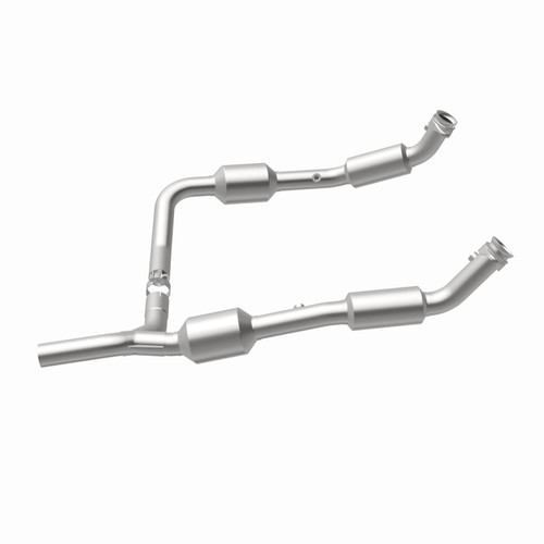 MagnaFlow Direct Fit Catalytic Converter OEM 07-08 Ford E-150 - 5582640 360 Degree Image Set