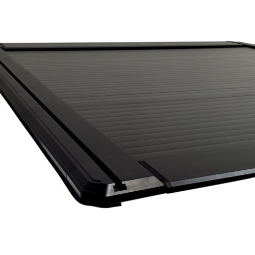 Westin 19-26 GM Silverado/Sierra 2500/3500 6ft 6in Bed Manual Retractable Tonneau Cover - Black - 19-63995 Photo - Close Up
