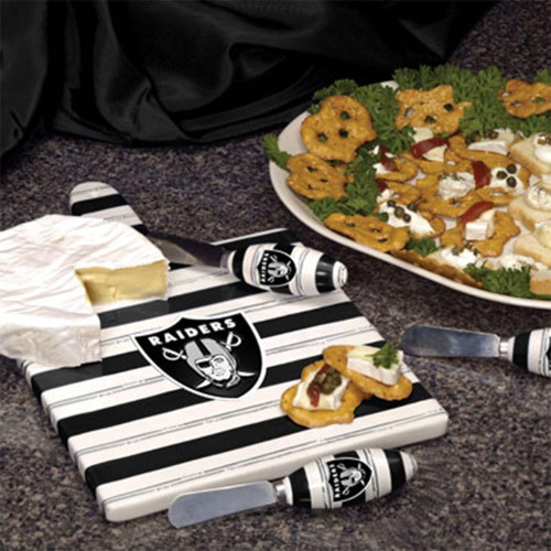 Las Vegas Raiders Cheese Board Set