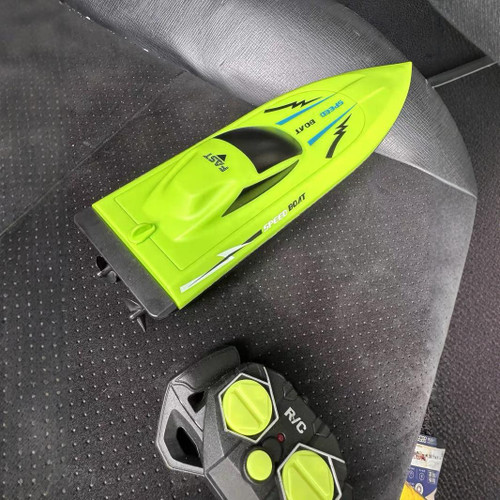 Remote Control Speedboat Children's Remote Control Boat Toy Submersible High Speed Speedboat Simulated Electric Ship Boys Watercraft Model
