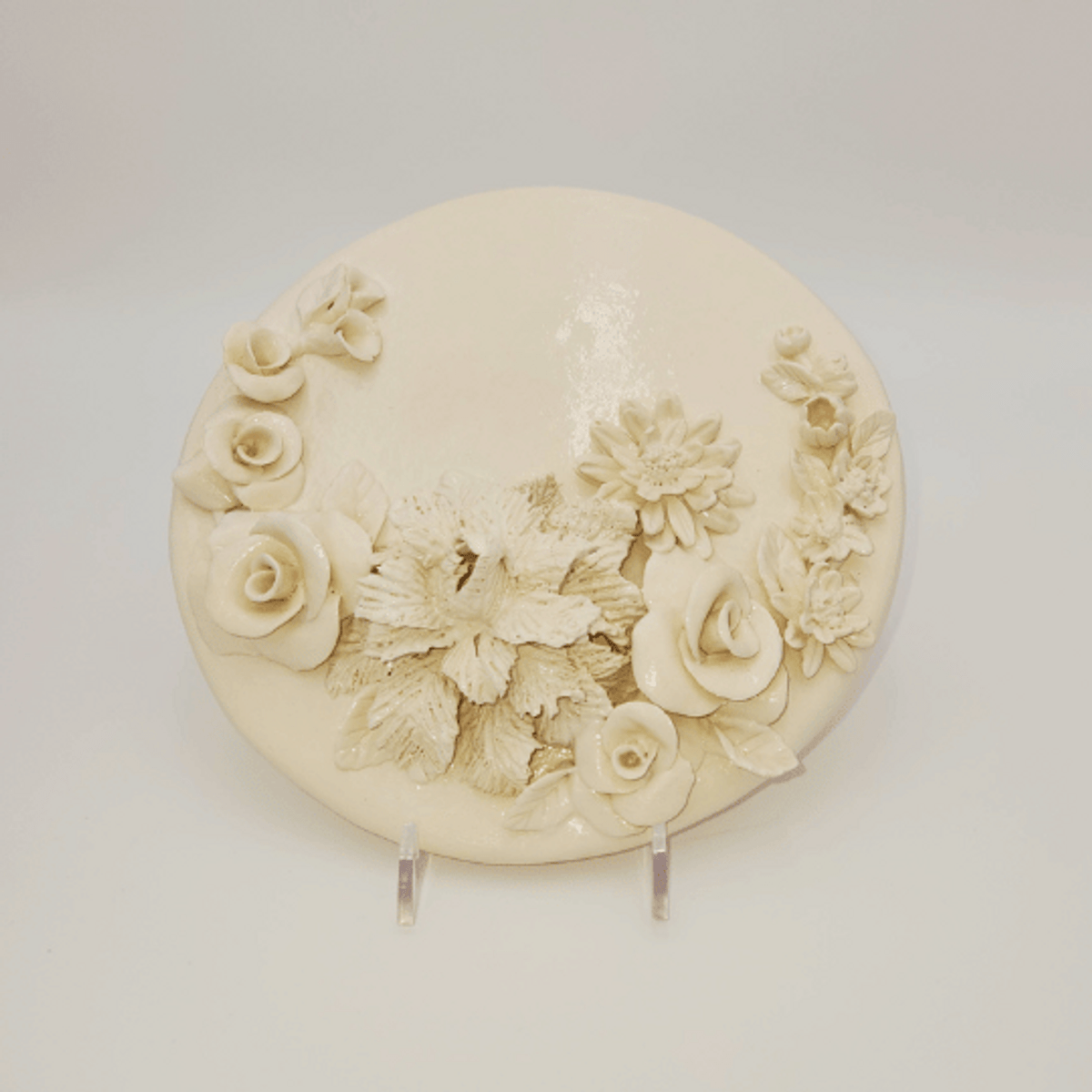 Round White Floral Wall Plate