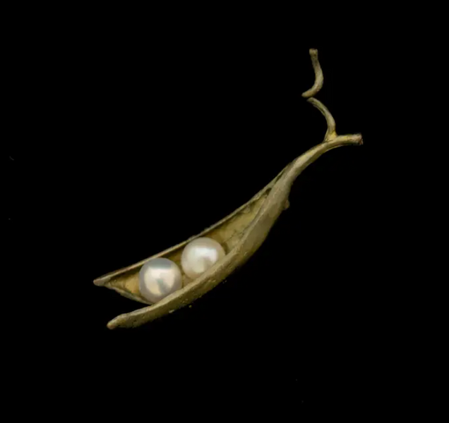 Brooch ~ Pea Pod 2 Pearl