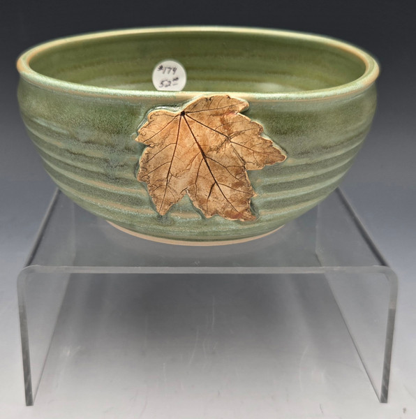 174- Serving Bowl - 1 Leaf - Green