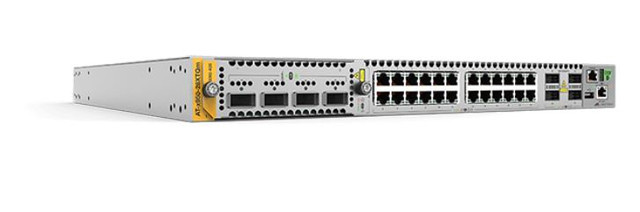 Advanced Layer 3 Switch, 24X 100M/1G/2.5G/5G/10G-T, 4X QSFP+/QSFP28, 1X Expansio at-X950-28XTQM-B05