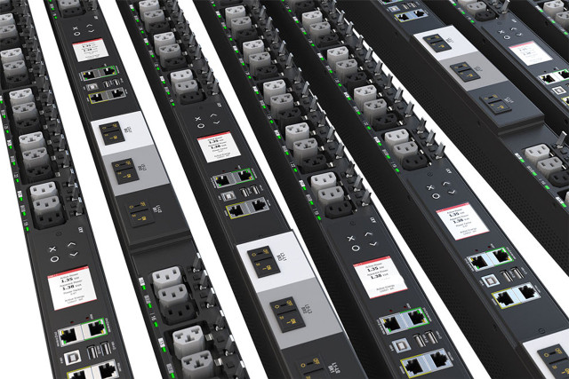 Server Technology C1W16HR-EPAA5BAC PRO1 PDU 230 Volt 16 Outlets 2U