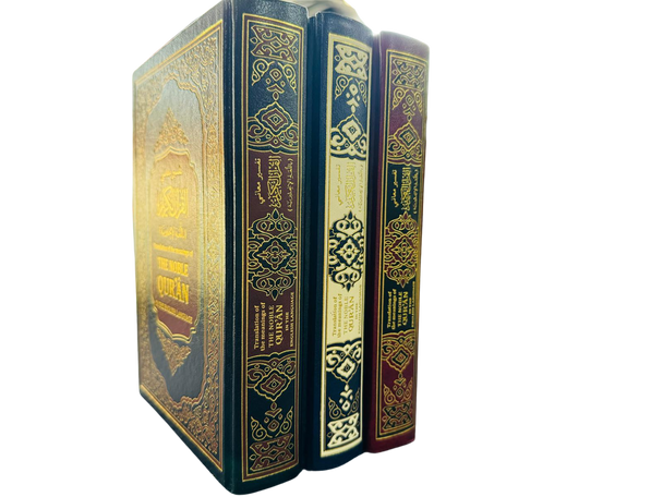 The Noble Quran Translation of the Meaning in the English language  in Random Colour