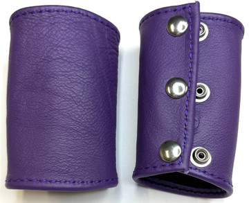 Purple - 4 inch (10.16 cm) length
100% leather Gauntlet (Arm Guard).
(price is for 1)
Worn on the wrist.