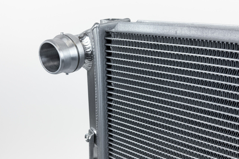 CSF Porsche 955/957 Cayenne / Audi Q7 / VW Touareg Heavy-Duty Performance Radiator - 7227 Photo - Close Up