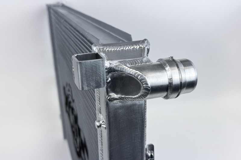 CSF Porsche 955/957 Cayenne / Audi Q7 / VW Touareg Heavy-Duty Performance Radiator - 7227 Photo - Close Up