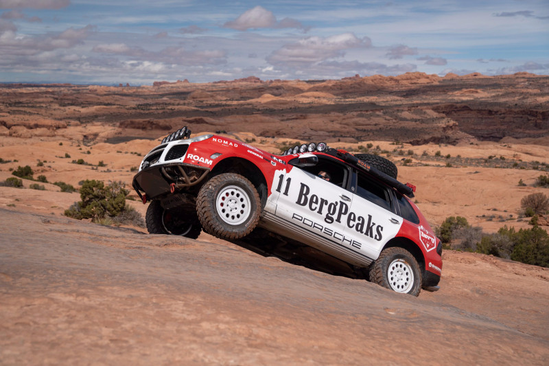 CSF Porsche 955/957 Cayenne / Audi Q7 / VW Touareg Heavy-Duty Performance Radiator - 7227 Photo - lifestyle view