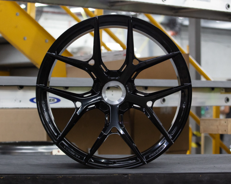 Vossen Forged S21-01 - 22x11.5 - 5x132 - ET24 - 66.5 - Gloss Black Wheel - BMW M5 G9x Fitment - Rear - S21-01-2M501 User 1