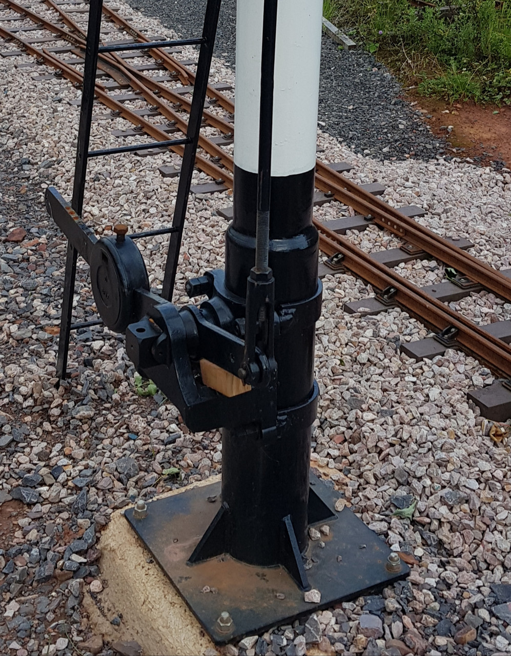 PR 1810209.  G.W.R. TUBULAR POST SIGNAL COMPLETE.