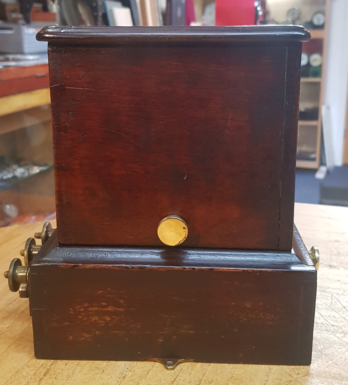 VT 3568. MIDLAND RAILWAY WOOD CASED LAMP OUT INDICATOR