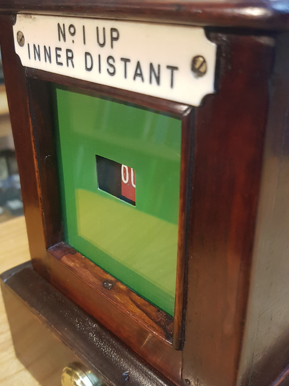 VT 3568. MIDLAND RAILWAY WOOD CASED LAMP OUT INDICATOR