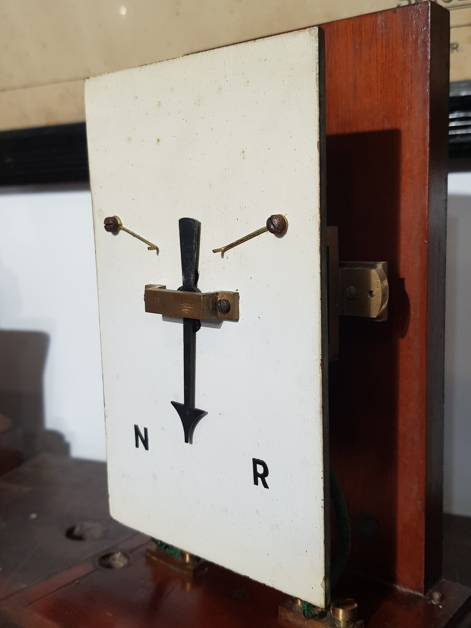 VT 4837. GREAT WESTERN RAILWAY WOOD CASE POINTS INDICATOR.