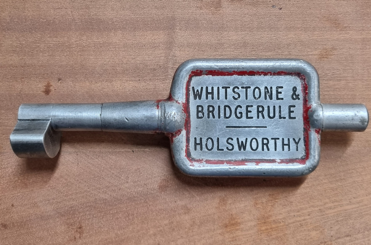 VT 5366. ALLOY SINGLE LINE KEY "WHITSTONE & BRIDGERULE- HOLSWORTHY"