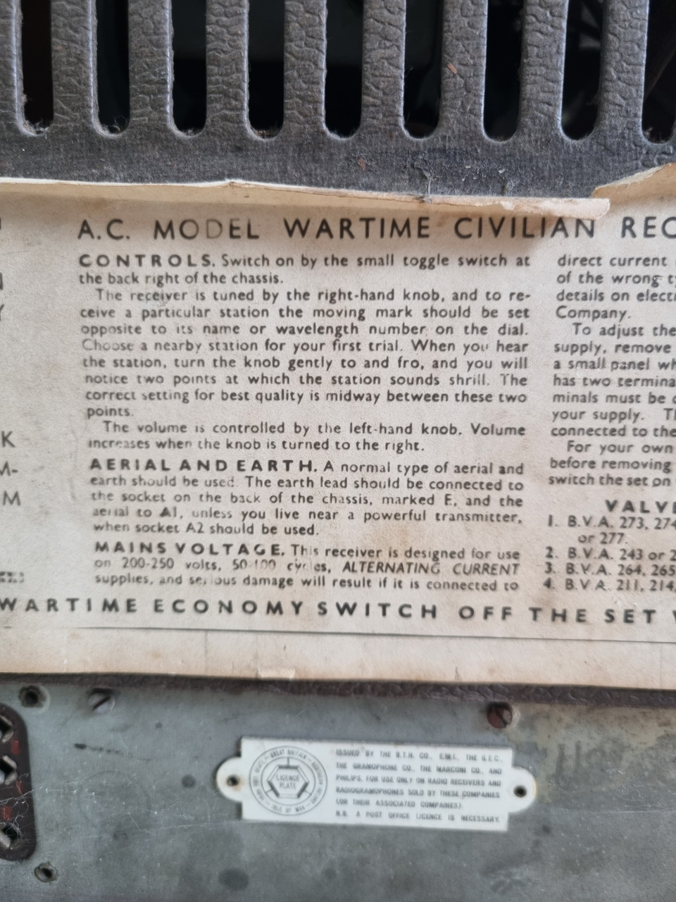 VT 0517  1940S AC WARTIME CIVILAIN RECEIVER RADIO