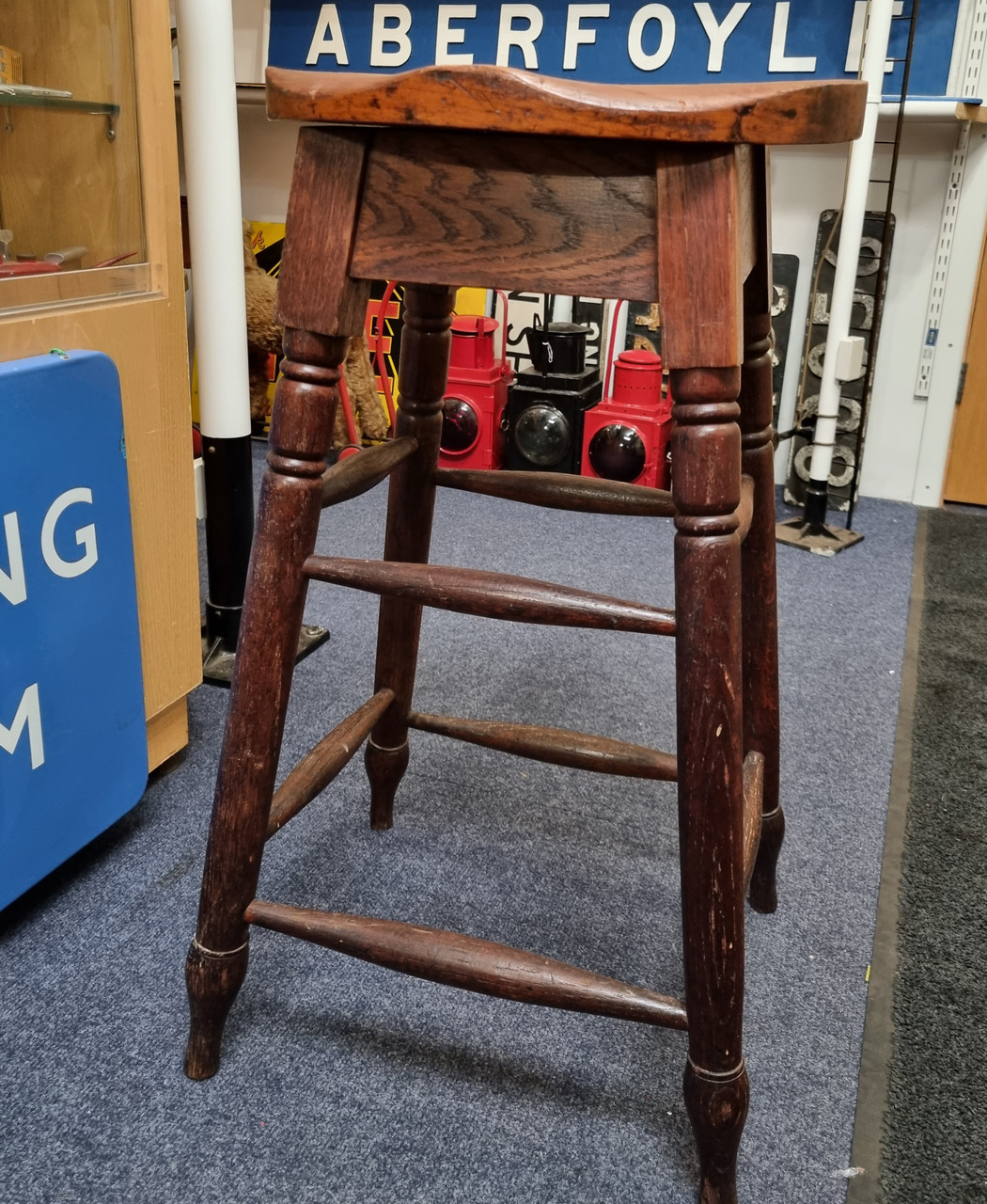 RA 6920  G.W.R. OAK SIGNAL BOX "BOOKING BOYS" STOOL