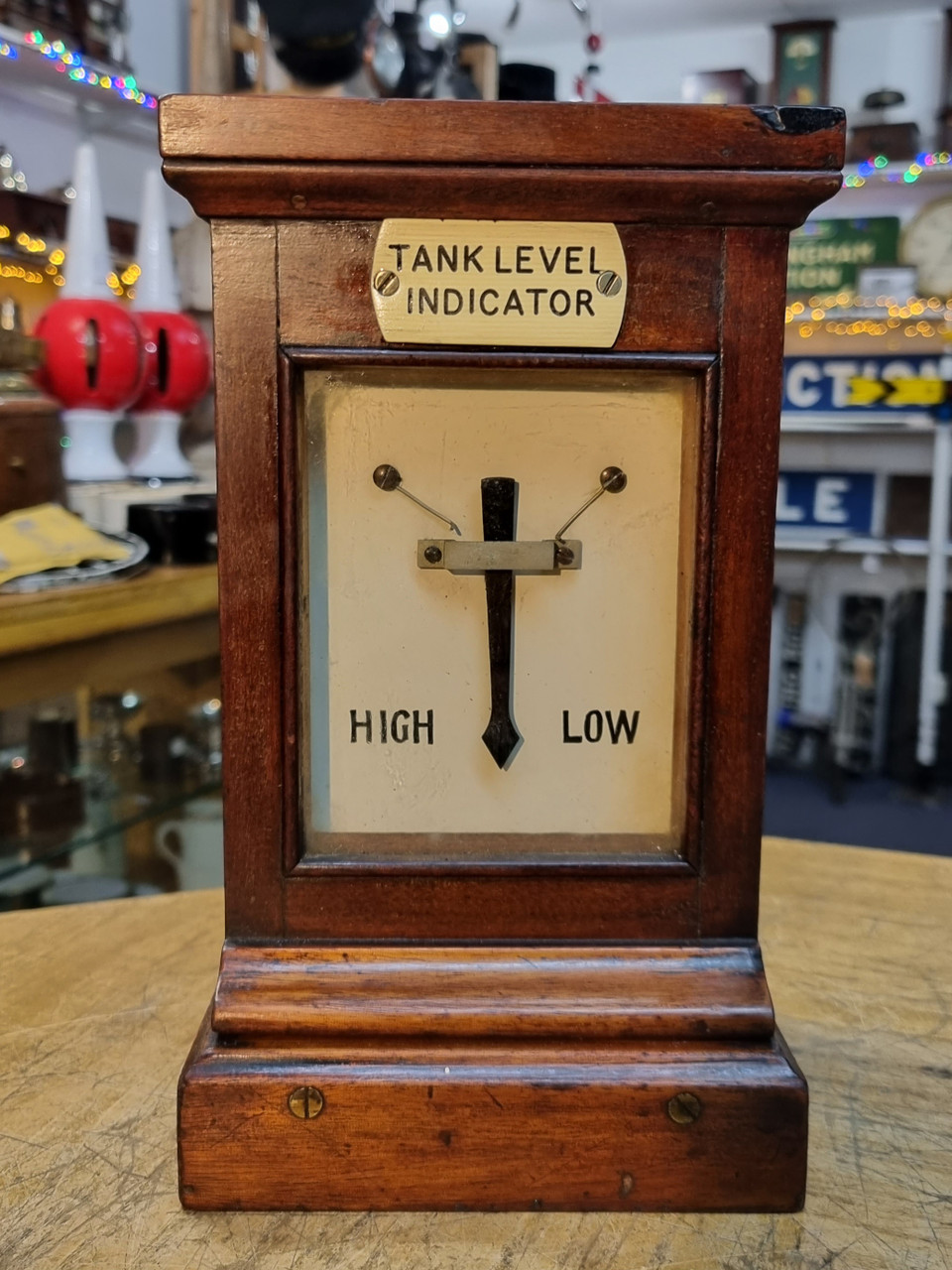 RA 6982  G.W.R.  WOOD CASE  "TANK LEVEL INDICATOR" INSTRUMENT