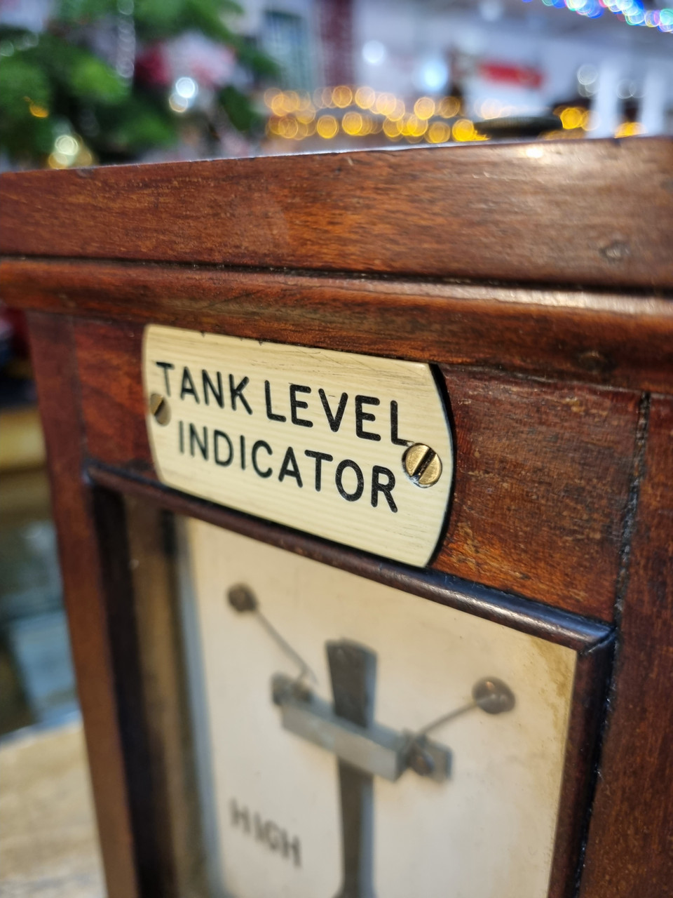 RA 6982  G.W.R.  WOOD CASE  "TANK LEVEL INDICATOR" INSTRUMENT