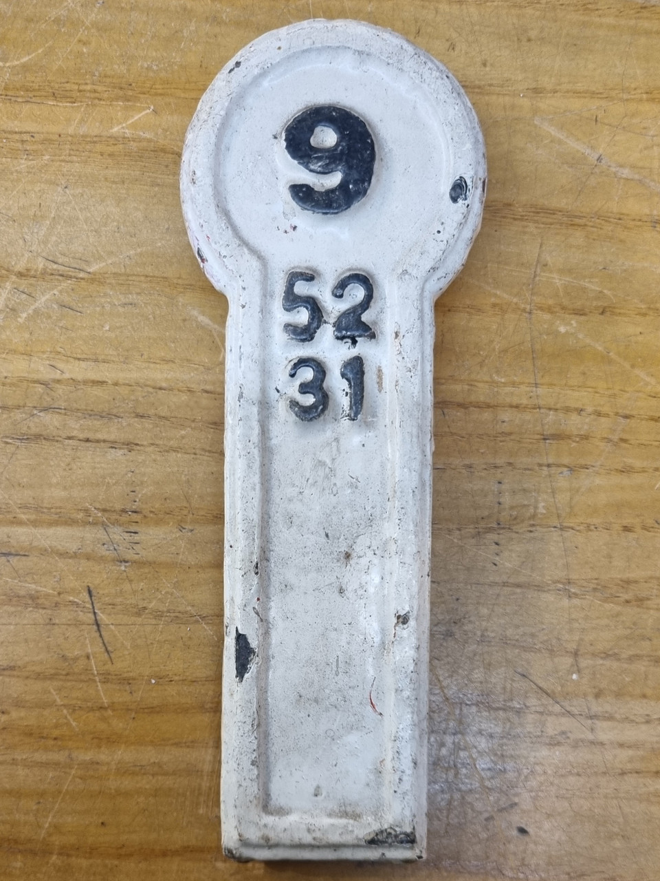 RA 7057C  L& Y R  CAST IRON SIGNAL LEVER PLATE NO 9