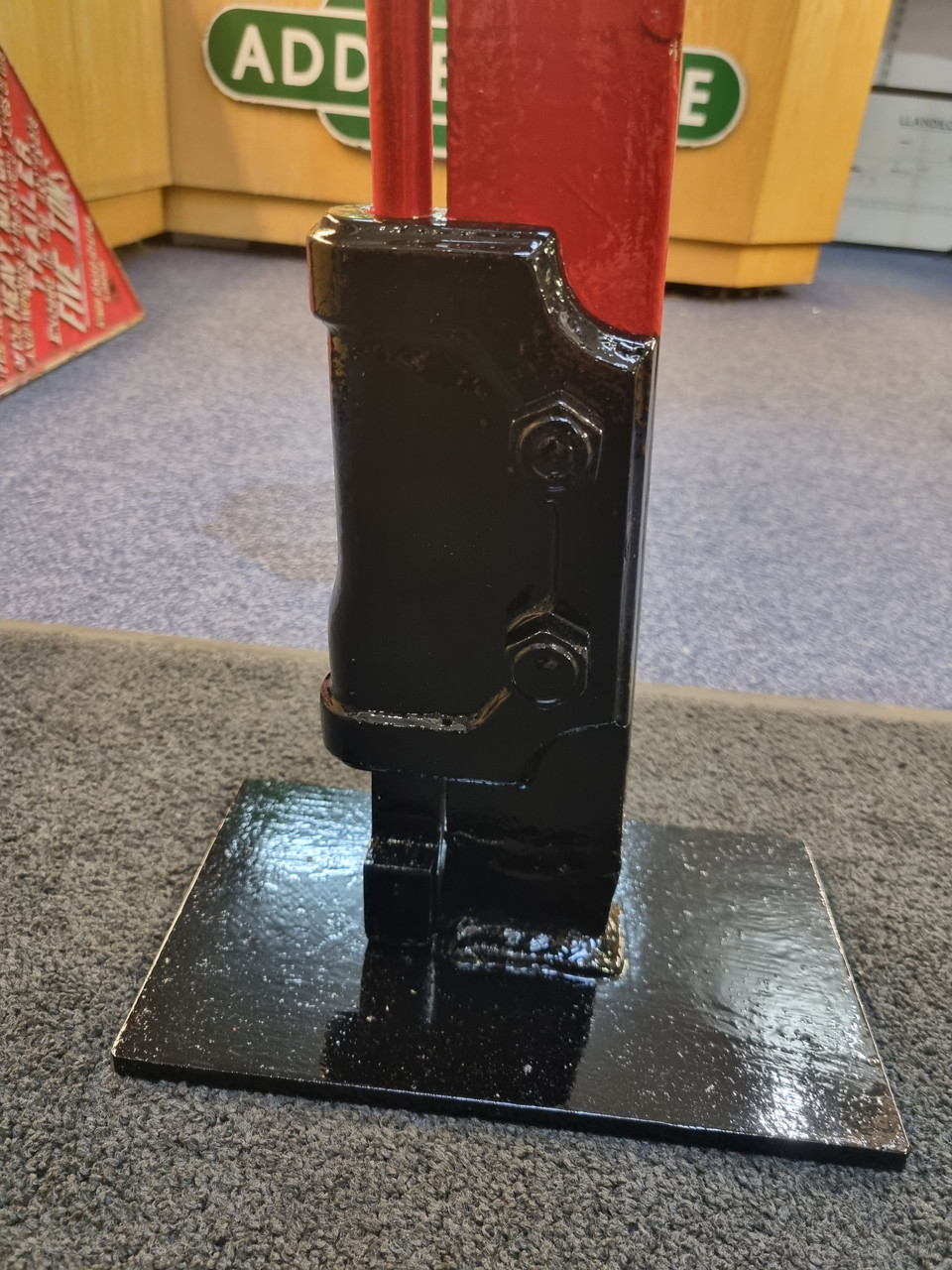 RA 7256  G.W.R. SIGNAL BOX LEVER  MOUNTED ON BASE PLATE