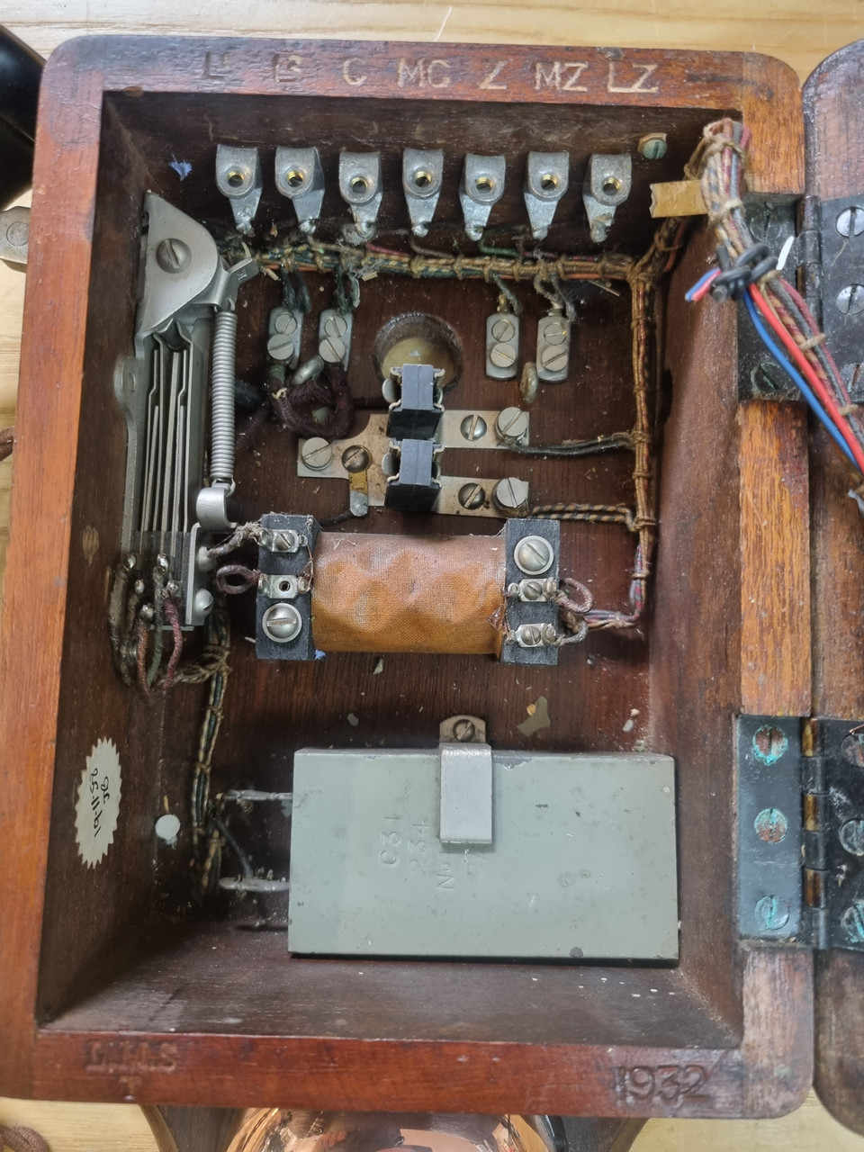 RA 7581  SIGNAL BOX 2 BUTTON TELEPHONE DATED 1932