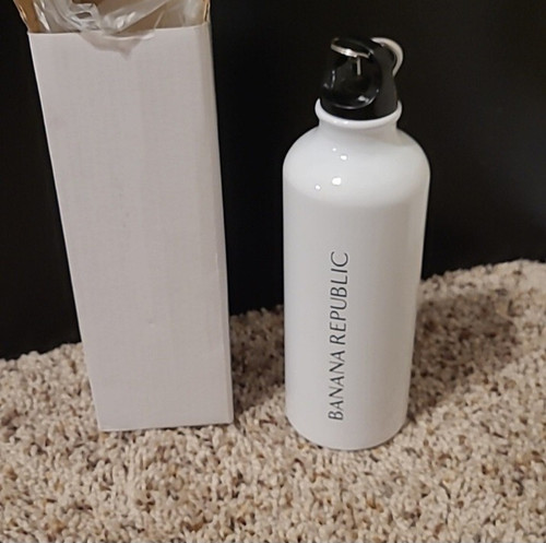 BANANA REPUBLIC WHITE ALUMINUM 17 OZ WATER BOTTLE WITH CARABINER