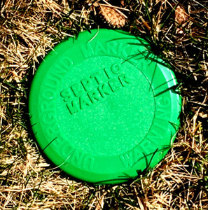 High quality engineered plastic septic tank marker with metal washer. Marks locations of septic tank access points, pipes and other underground objects with these easy to install flush to the ground plastic markers.