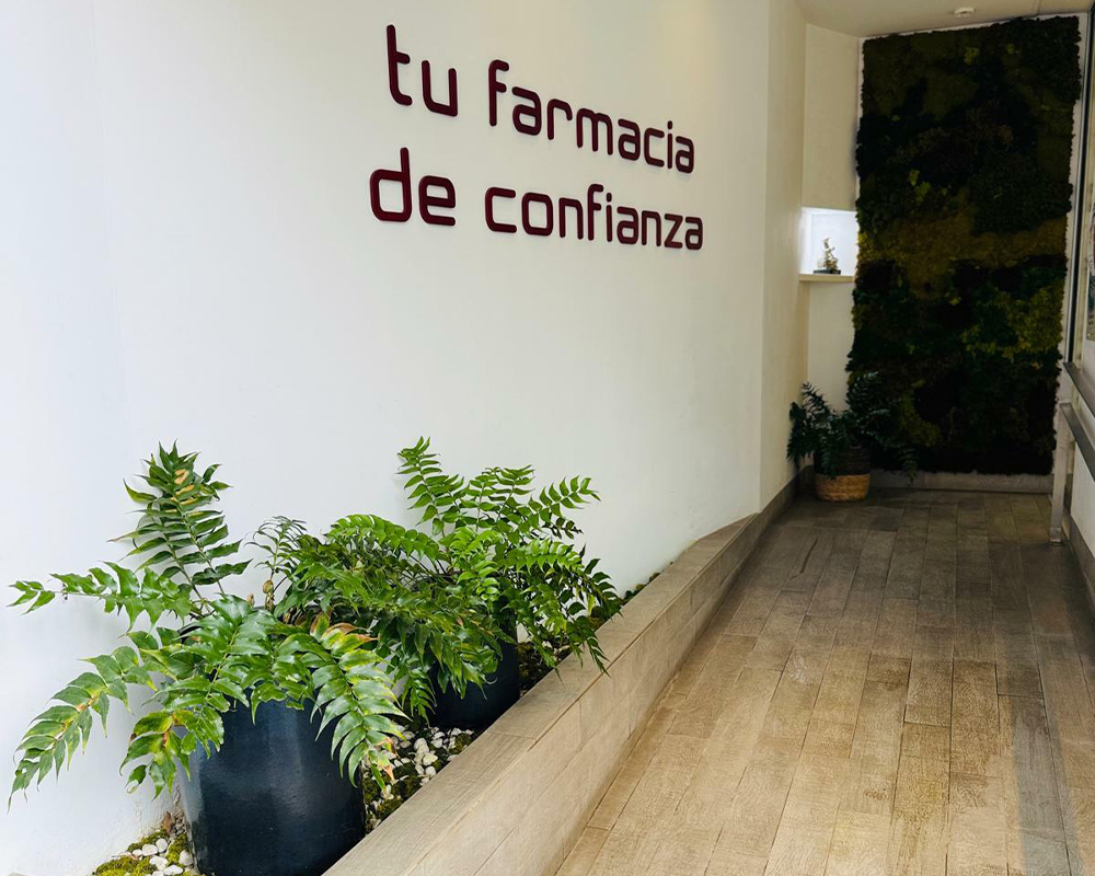 Entrada de la Farmacia Mora Almonte en Huelva