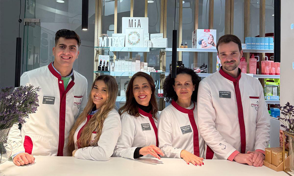 Equipo de la Farmacia Mora Almonte en Huelva
