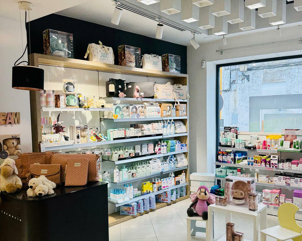 Zona infantil de la Farmacia Mora Almonte en Huelva