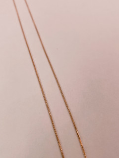 La Petite Bourgeoisie classic No 2 gold chain.