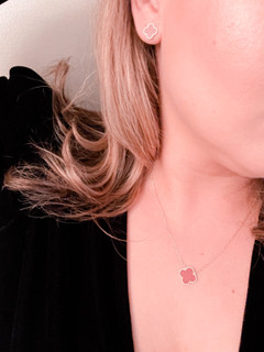 La Petite Bourgeoisie fine jewelry. Red malachite and 10 karat gold clover necklace.