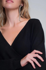 Q2 V neck Knitted black dress with volume sleeve