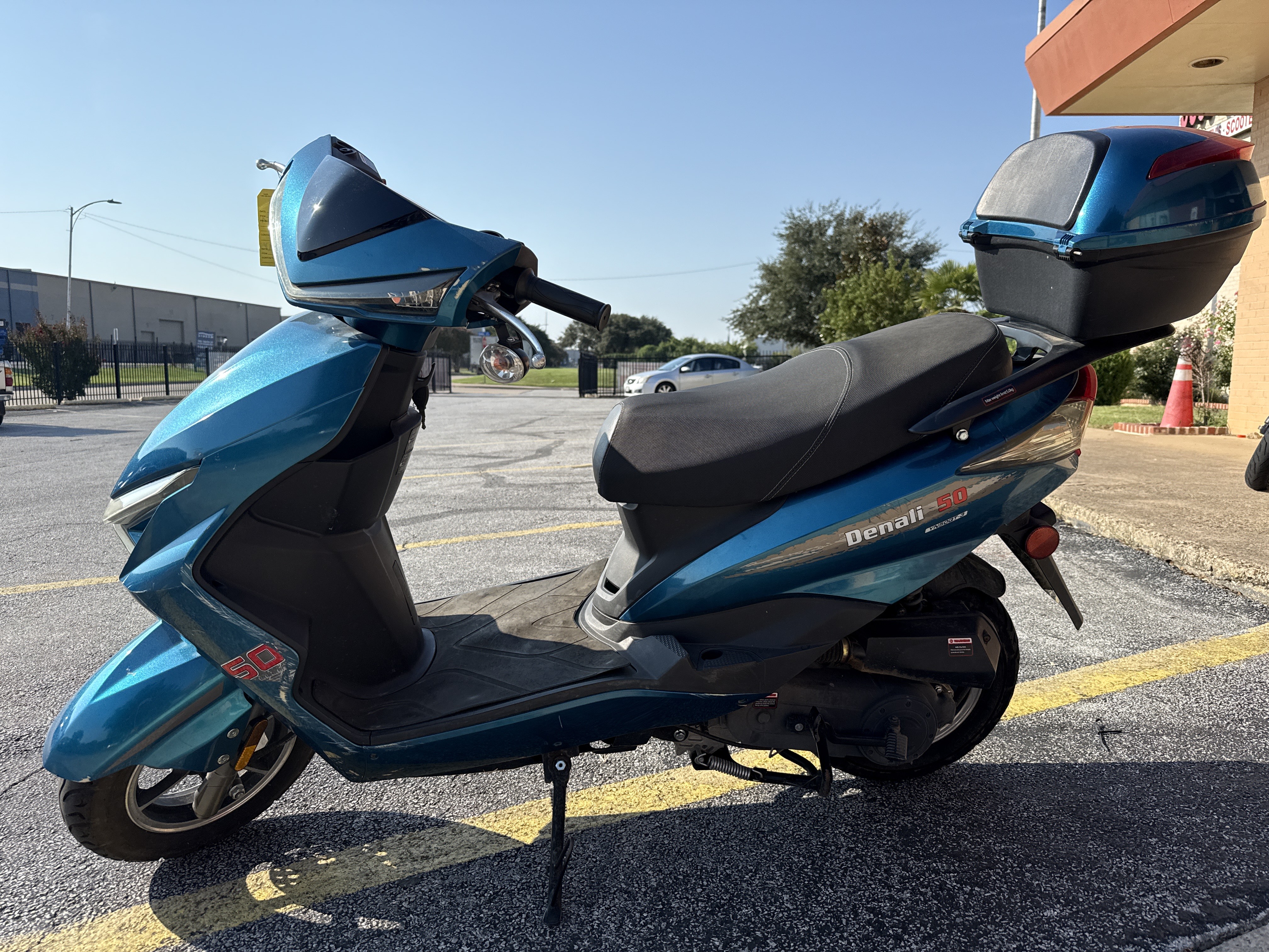 Display Model Vitacci Denali 50cc Scooter – 1015 Miles, 10" Tires, LED Lights