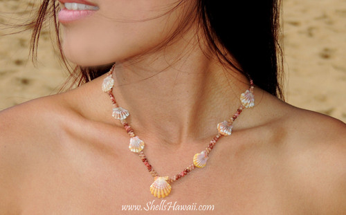 Single strand herringsbone design Kahelelani & beuatiful 7 Sunrise shell lei Single strand herringsbone design Kahelelani & beuatiful 7 Sunrise shell lei