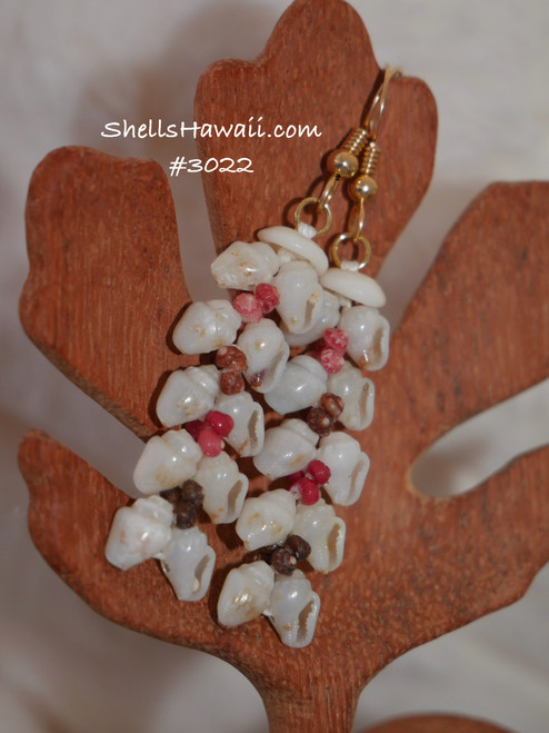 Authentic Niʻihau shells in vibrant hues — uliuli (deep blue), eleʻele (black), red ʻākala wai pāpipi, and pink ʻākala pua — woven into Heliconia Flowers style; photographed on neutral background for true color. :contentReference[oaicite:0]{index=0}